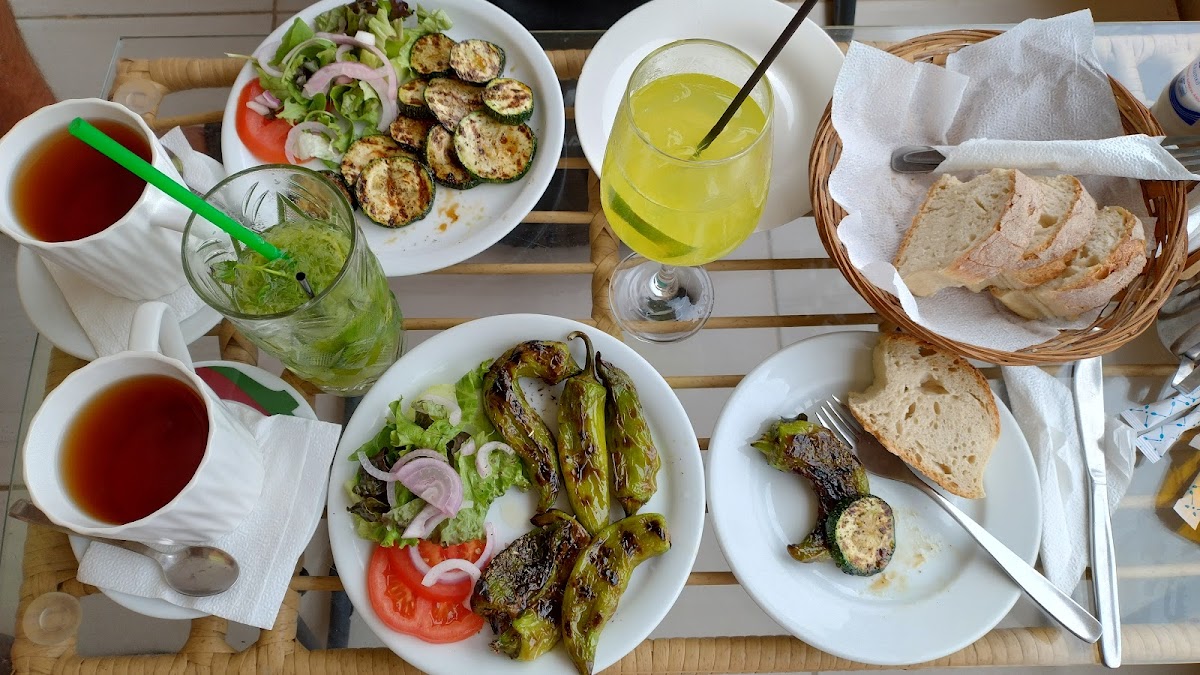 Santa Barbara Kostas Lakis Restaurant Cafe Bar-5